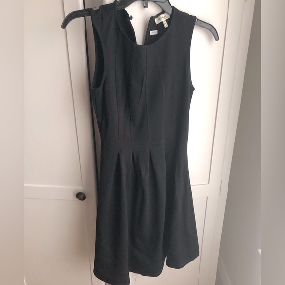 Little Black Dress - Picture 1 of 3